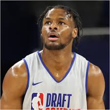 Bronny James is staying in the NBA Draft. He didn't average five points a  game in college, but fans are now supposed to believe he's a legit NBA  player. It makes no