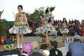 Daftar isi daur ulang, salah satu cara bijak untuk penanganan limbah saat ini, sudah ada gaun daur ulang dari sampah, lho! Banyuwangi Merdeka Com Parade Busana Daur Ulang Awali Banyuwangi Festival 2016