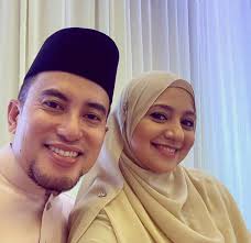 Neelofa kongsi gambar kahwin ibu memang cantik mirip neelofa. Sara Dina Mohd Noor Kahwin