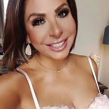 Aimee Barrera's Instagram, Twitter & Facebook