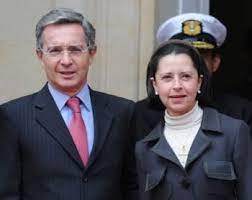 La senadora de izquierda comparte fraternalmente, además, con maría fernanda cabal. La Vida Desconocida Familia Y Pareja De Alvaro Uribe