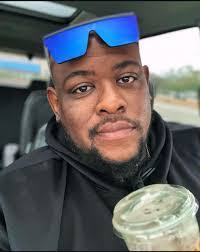 Karen Mundy's Instagram, Twitter & Facebook