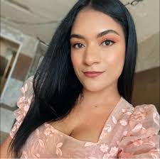 Laura Damián makeup