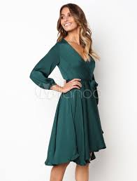 Belle robe patineuse d'été très chic et tendance. Robe Patineuse Verte Robe Decolletee A Col En V Robe Irreguliere Milanoo Com