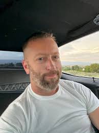 Who else here misses the way dating used to be? ✋✋✋