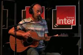 La chronique de constance by france inter. Il Parodie Bonnie And Clyde En Dezinguant Nicolas Sarkozy Et Carla Bruni Video Music Covers Creations