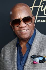 Who Recorded 'Ribbon In The Sky' in 1981?