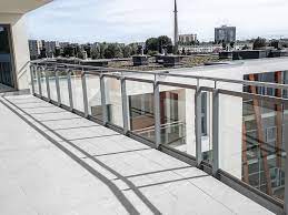 It shall be made of combined durable data and shall withstand the horizontal loads specified by the note: Aluminium Railings Copal