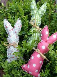 Nos propositions sont très faciles à réaliser et vous pourriez le faire à l'aide de vos. Deco Paques A Faire Soi Meme 5 Idees Creatives Et Originales Deco Paques Lapin De Paques Tissu Decoration Paques