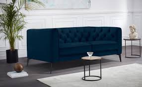 In welchen zimmern sollte man sofa mit hoher rückenlehne in braun oder grau ausführen lassen sie uns nun mal erneut darüber diskutieren, wie man die farben für das eigene zuhause auswählt. Leonique Chesterfield Sofa Namarda Mit Dekorativer Knopfheftung Im Ruckenteil Und An Den Hohen Armlehnen Mit Schlanken Metallbeinen Im Chesterfield Design Online Kaufen Otto