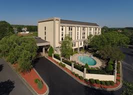 Hampton inn charlotte uptown is in the heart of town and offers convenient access to local attractions and the hampton inn charlotte uptown has a heated indoor pool, jacuzzi and fitness center. Mcr Completes Exterior Renovation At Hampton Inn By Hilton In Charlotte North Carolina Business Wire