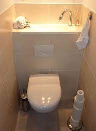 le w c suspendu avec lave mains de wici est associe a un bati support geberit autoportant de faible ha small toilet room small toilet small downstairs toilet