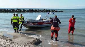 Формы глагола ertrinkt, ertrank, ist ertrunken. Ostsee Vater Ertrunken Kinder Nach Badeungluck Aus Klinik Entlassen