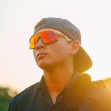 Jake Rosas (@JakRRx20)