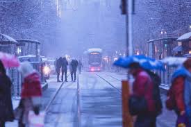 Goruntunun Olasi Icerigi Bir Veya Daha Fazla Kisi Yuruyen Insanlar Ve Acik Hava Instagram Photo Instagram Photo