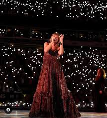 Nya Taylor Swift-outfits från gårdagens konsert : r/TaylorSwift