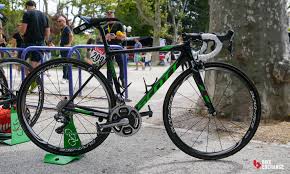 Simon yates will celebrate the first grand tour victory of his career in madrid after opening up a commanding lead on stage winner enric mas. Scott Addict 2016 Von Adam Yates Bikeexchange