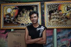 Misalnya, sewaktu bimasena kewalahan menghadapi sangkuni dalam perang baratayuda, semarmuncul memberi tahu titik kelemahan sangkuni. Melukis Kisah Pewayangan Di Atas Kaca Kediripedia Com