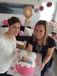 Kinder Uberraschung Babybauchtorte Baby Belly Cake Kinder Uberraschung Babybauch Torte Baby Kuchen