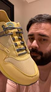 How to Lace Up Travis Scott Air Max 1