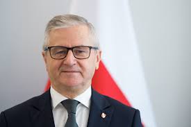 Poseł Włodzimierz Skalik: 🇺🇦 Przed kampanią parlamentarną #PIS  pospiesznie zdejmował flagi ukraińskie, które wcześniej sam wieszał. 🇪🇺  Teraz w prekampanii prezydenckiej Rafała Trzaskowskiego #PO chowa flagi  Unii Europejskiej. 🇵🇱 Dla jednych i