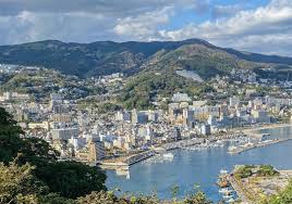 Atami station also has a bullet train platform, together with other local and national trains and buses. Atami Onsen Samurai Tours
