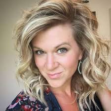 Wavy hair tends to be thicker, denser and less prone to thinning and there are plenty of icons including timothée chalamet and harry styles to look up to. 50 Best Shoulder Length Wavy Hairstyles For Women Hairstylecamp