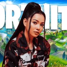 Lit right now, ayo and teo, wake up emote, fly n ghetto, my world emote, my world, bella poarch, build a b, build up emote, build up. La Estrella De Tiktok Bella Poarch Tendra Un Emote En Fortnite