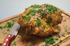 Molto amate dai più piccoli sono invece le costolette fritte, che vengono impanate e poi messe nell'olio bollente per raggiungere una panatura croccante. Capretto Arrosto Aqvilifer