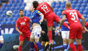 Gegen köln als rechter innenverteidiger in der dreierkette aufgeboten, hatte timo becker im stellungsspiel mit florian kainz durchaus probleme. Fc Schalke 04 Gegen Fc Augsburg Zum Nachlesen Im Liveticker