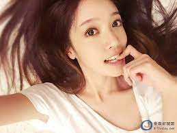 廊遭女星搧耳光吃豆腐 #胡宇威geo# 反擊喊提告 中國時報許政榆 2020年12月4日 週五 #胡宇威# 主演東森新戲《#王牌辯護人#》現正熱播中，劇中他懷疑黃薇渟捲入女明星潛規則事件，沒想到意外發現她是和老闆撕破臉才互相提告，動機根本不單純，黃薇渟一氣之下狠甩胡宇威巴掌，怒罵後憤而離開. é»ƒè–‡æ¸Ÿè¢«è³£å®¶è©é¨™åˆè¢«ç—›ç½µåŠå¤œæ€'è·'è­¦å¯Ÿå±€å ±æ¡ˆ Ettodayæ˜Ÿå…‰é›² Ettodayæ–°èžé›²
