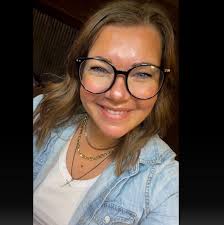 How can a single mom overcome feelings of loneliness and isolation