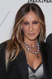 Easy Two Tone Hair Color Ideas To Try Asap Sarah Jessica Parker Hair Celebrity Hair Colors Tone Hair