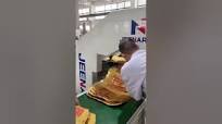 [Block bottom bag machine] Intelligent equipment manufacturing, running stable and high efficient