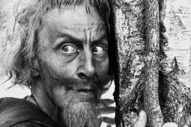 Sein vater hat sich den fuß verletzt und liegt im bett. Catweazle Star Geoffrey Bayldon Dies Aged 93 Manchester Evening News