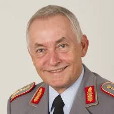 안네그레트 크람프-카렌바우어 (r52 판)