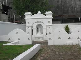 Di tempat ini hang tuah telah jatuh cinta pada melor yaitu putri asli yang tinggal di gunung ledang dan menjadi pembantu adiputra. Makam Hang Jebat Mapio Net