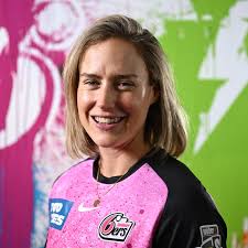 Social smash cricket a hit with Cairns women