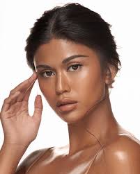 MORENA. KAYUMANGGI. FILIPINA. ✨🤎 REPOST• @katrina_dimaranan  “𝐊𝐀𝐘𝐔𝐌𝐀𝐍𝐆𝐆𝐈” Fun fact: This was the first time @sevenbarretto and  mama @carissacielomedved did her signature makeup no makeup look