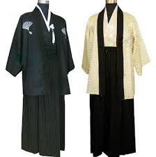 Kimono adalah pakaian khas baju tradisional jepang yang paling terkenal. Mengenal 10 Pakaian Tradisional Jepang Yang Tak Hanya Indah Namun Juga Memiliki Makna