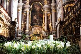 In diesem video zeige ich, wie ein kirchenheft gestaltet sein kann und spreche über die möglichkeiten der blumendekoration in der kirche. Blumen Hochzeit Kirche Glatz Blumen Glatz