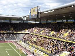 Pour le 8e de finale de l'euro entre la france et la suisse, la ville de lyon a décidé d'installer une fan zone à gerland. Stade De Suisse