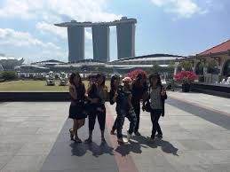 Koreografi cahaya ini ditampilkan saat pukul 08.00 dan 10.00 malam waktu singapura dan hanya berlangsung selama sepuluh menit setiap sesinya. 7 Tempat Wisata Yang Wajib Dikunjungi Di Singapura