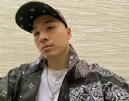 SOL (Taeyang) dan Don Youngbe (nama asli) BIGBANG yang menikah dengan  aktris Min HYOLyn memiliki tampilan yang lebih lembut dan "moe"