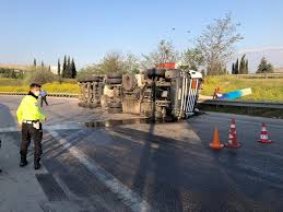 Bursa'da 6 aracın karıştığı zincirleme kaza meydana geldi. Bursa Da Iftar Oncesi Faciadan Donuldu Bursa Haberleri