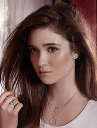 Alice Englert Face claim.