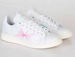 Quand Paul Andrew Prend La Main Sur Les Chaussures J Crew Les Eclaireuses Customiser Ses Baskets Chaussure Mode Stan Smith