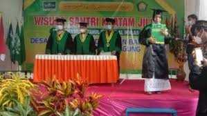 Kuda birawa tulungagung, beberapa lagunya sekarang banyak didengar sebagai iringan tayub. Mengharukan Nenek Di Tulungagung Ikuti Prosesi Wisuda Tpq
