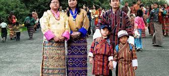 This is a guide on how to wear kira, a bhutanese traditional dress for women. Bhutan Traditional Dress Gho Kira In Bhutan