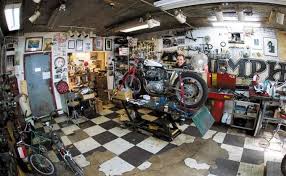 Quarto Drives Online Book Shop Bookstore Blog Quarto Knows Garaje Para Motos Taller De Motos Garaje De Ensueno